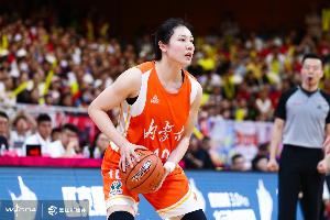 媒体人：内蒙古女篮几个国手价格不低 但市场的反应一般 没有哄抢