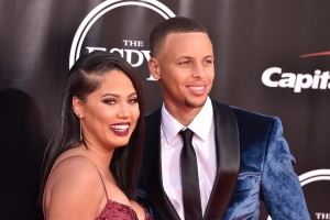 库嫂曾以为库里会当高中教练 夸梅：年薪最高12万美元 你会爱吗？