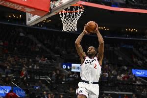 次节带队追分!莱昂纳德半场10中4拿下10分3篮板