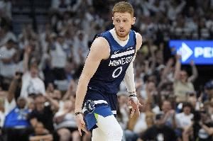 麦克丹尼尔斯:只要迪文岑佐绕掩护出来 第一时间找他投篮