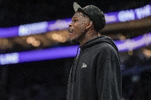 Shams:华子在训练中表现出色 森林狼非常乐观地认为今天他会复出