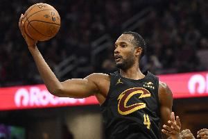 低迷!莫布里7投仅2中拿到7分9板 正负值-18并列最低