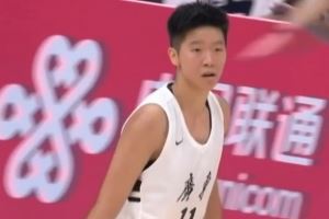 定海神针!黄思静全场得到10分12板4助1断3帽 正负值+10